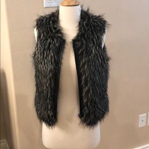 Hinge black and white fur vest